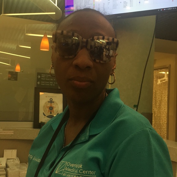 Authentic Gucci sunglasses - Picture 6 of 8